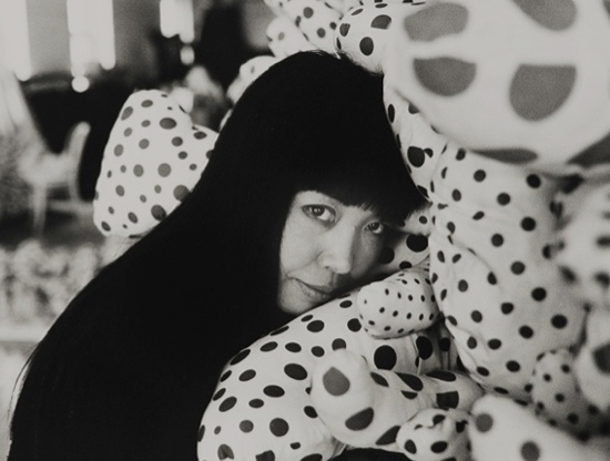 Yayoi Kusama: La reina de los puntos, la soledad y el coraje artístico