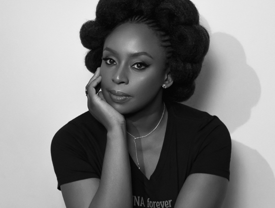 Chimamanda Ngozi Adichie: la mujer que nos enseñó el peligro de una sola historia